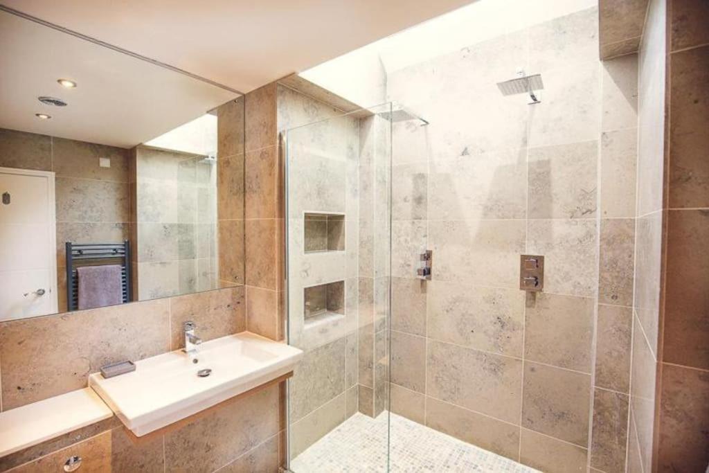 George24 - Spectacular, 5 Minutes To The Beach New Quay Exterior foto
